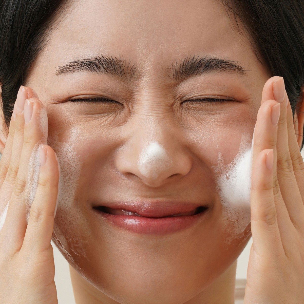 Rich Moist Foaming Cleanser